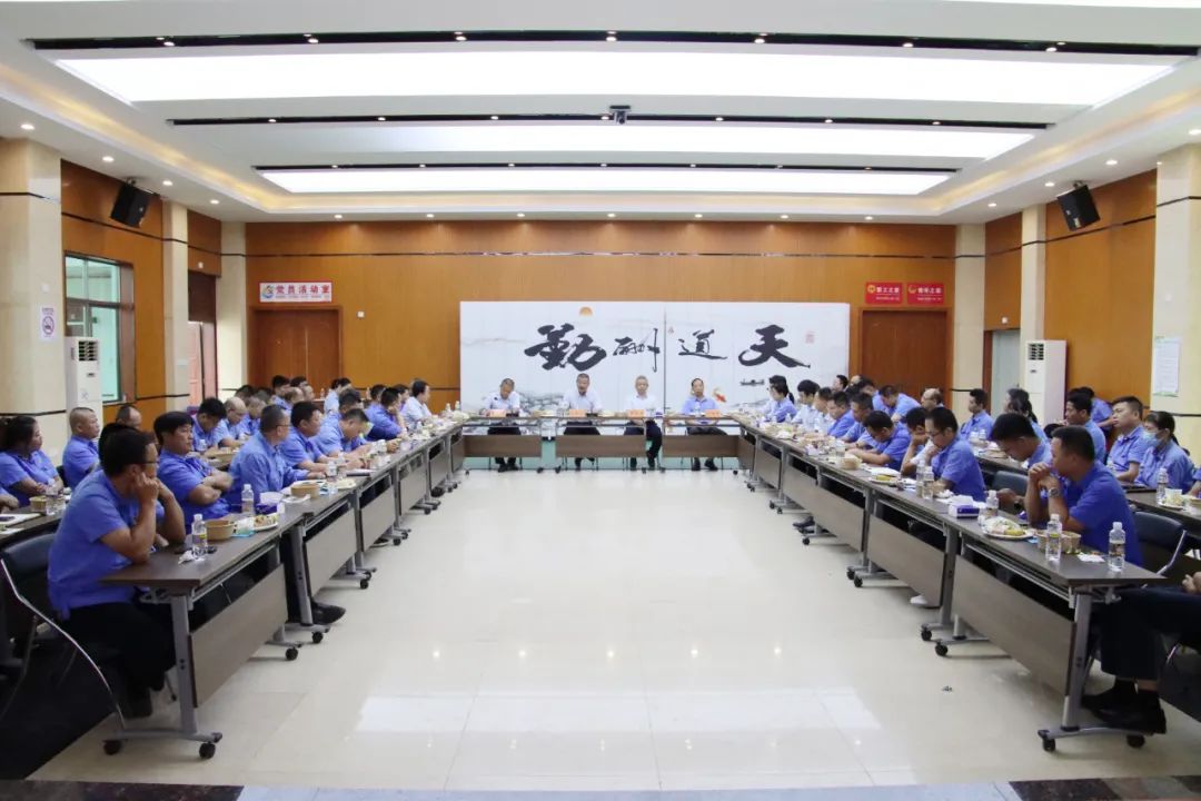 pt客户端召开“七一”座谈会 忆党史感党恩话生长