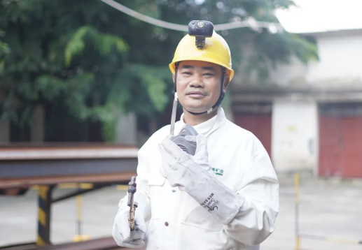 pt客户端员工李勇:天下表扬！pt客户端员工李勇荣膺天下劳动模范